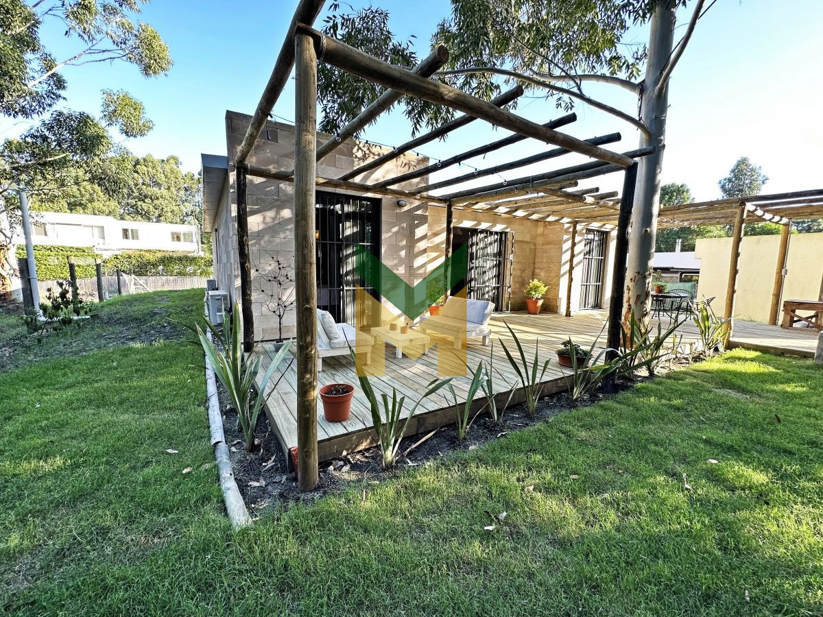 Casa ID.5415 - Casa En Venta, Parque Burnett.