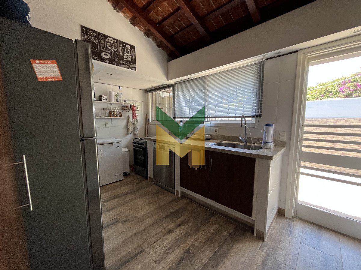 Casa ID.6961 - Casa de 4 dormitorios - Playa Mansa, Barbacoa, Piscina Climatizada.