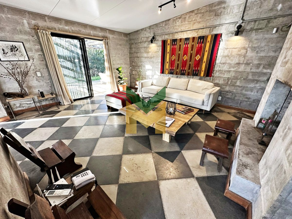 Casa ID.5415 - Casa En Venta, Parque Burnett.