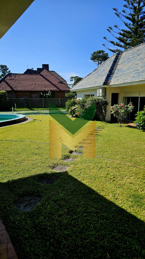 Casa ID.6108 - Casa en venta - 4 dormitorios Playa Mansa