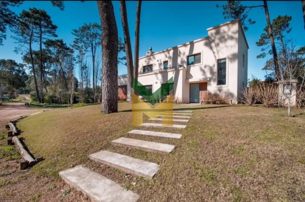 Casa ID.3990 - Casa en venta en barrio privado zona Pinares, Punta del Este 