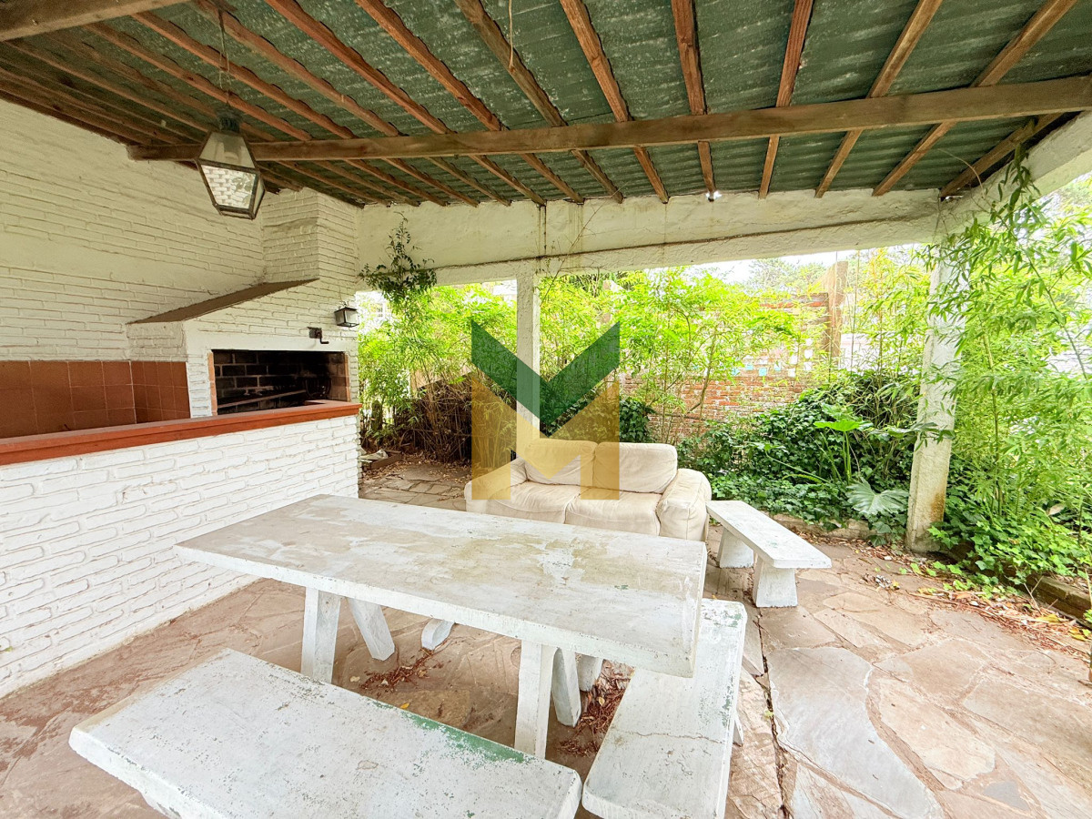 Casa ID.6015 - Cómodo y prolija casa en cantegril - 4 dormitorios.