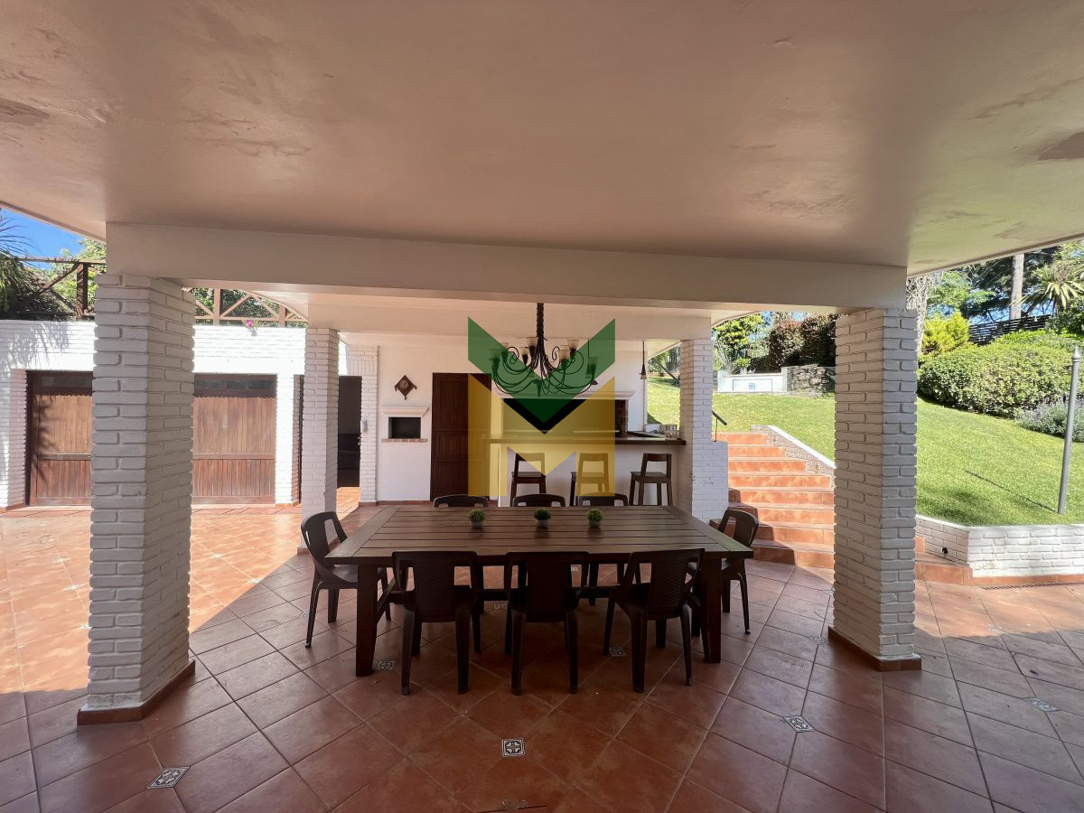 Casa ID.55 - Casa en alquiler anual 3 Dormitorios + Dependecia con baño.