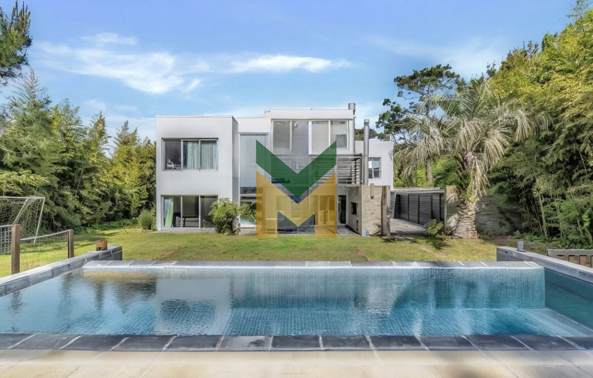 Casa ID.7027 - Casa moderna - 5 dormitorios San Rafael