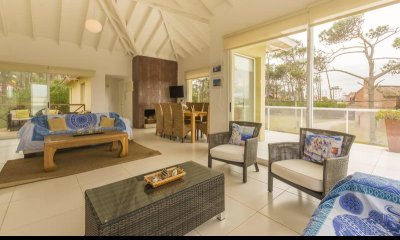 CASA EN VENTA Y ALQUILER - MANANTIALES