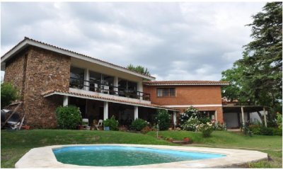 Casa en Venta y Alquiler Anual, Playa Mansa, Punta del Este.