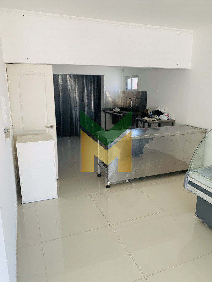 Local Comercial ID.1207 - Local comercial con cámara de frío, sobre Avenida a pasos del Centro de Maldonado