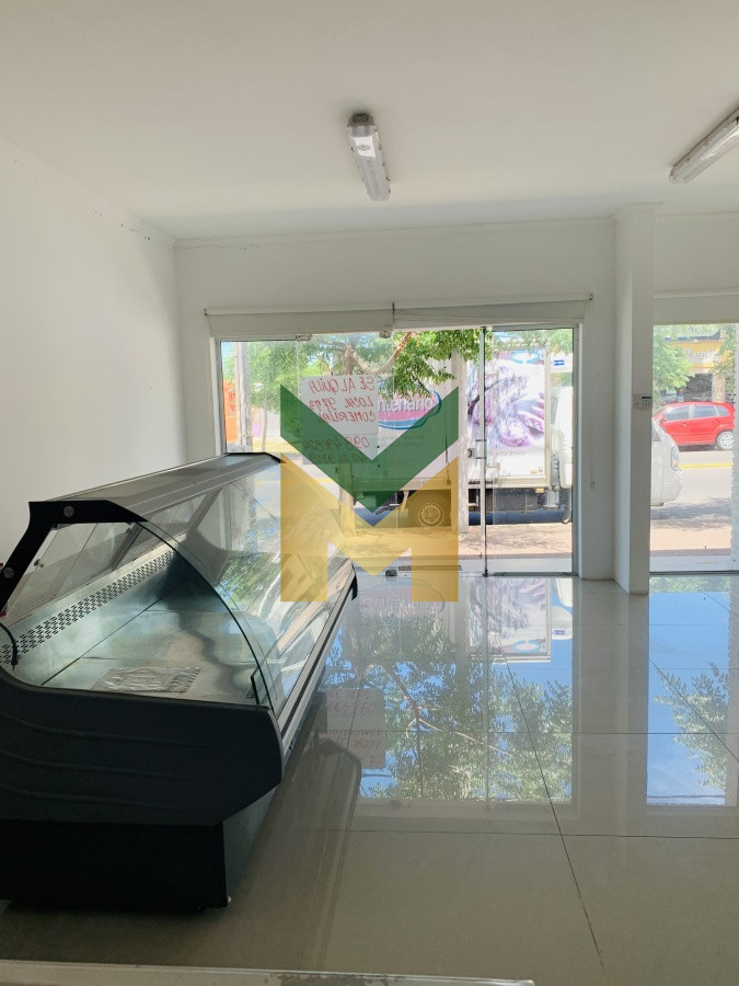 Local Comercial ID.1207 - Local comercial con cámara de frío, sobre Avenida a pasos del Centro de Maldonado