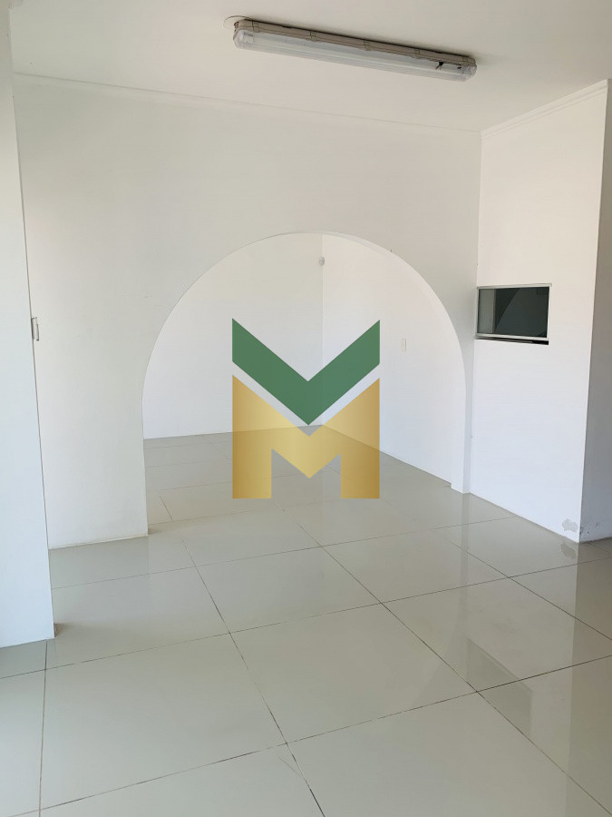 Local Comercial ID.1207 - Local comercial con cámara de frío, sobre Avenida a pasos del Centro de Maldonado