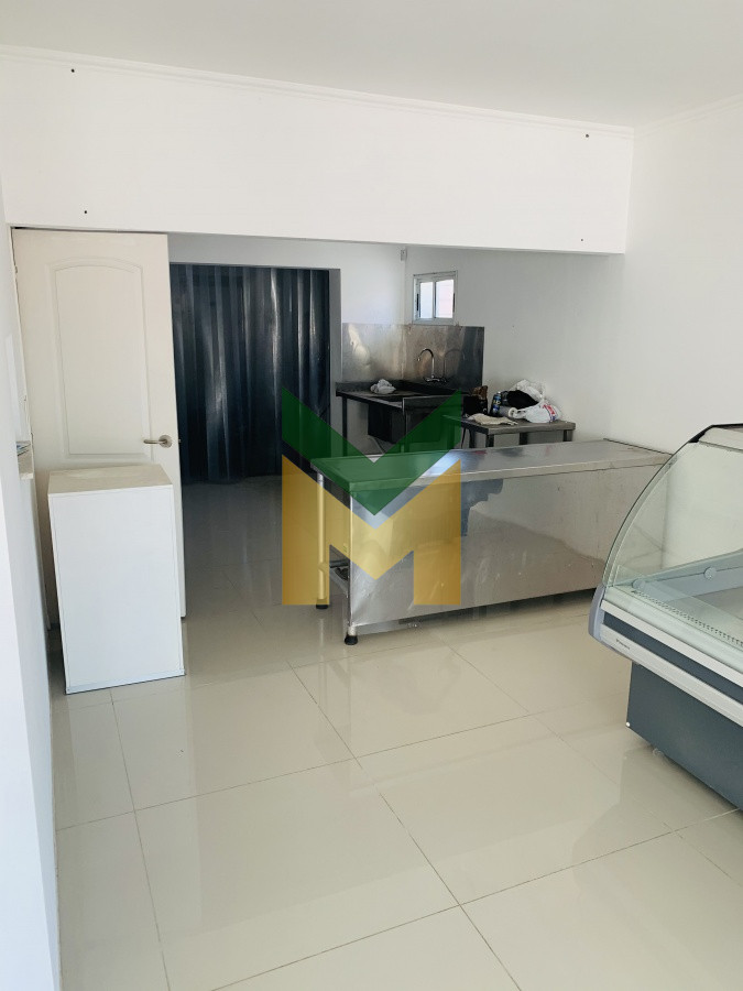 Local Comercial ID.1207 - Local comercial con cámara de frío, sobre Avenida a pasos del Centro de Maldonado