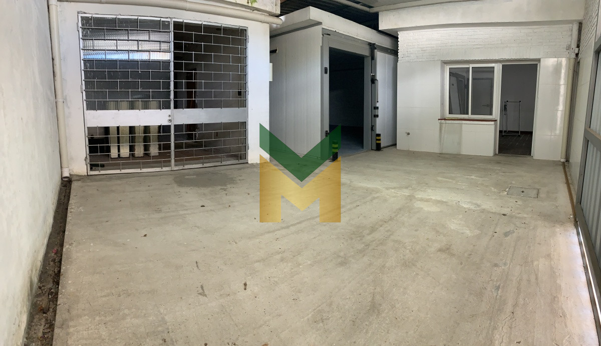Local Comercial ID.1207 - Local comercial con cámara de frío, sobre Avenida a pasos del Centro de Maldonado