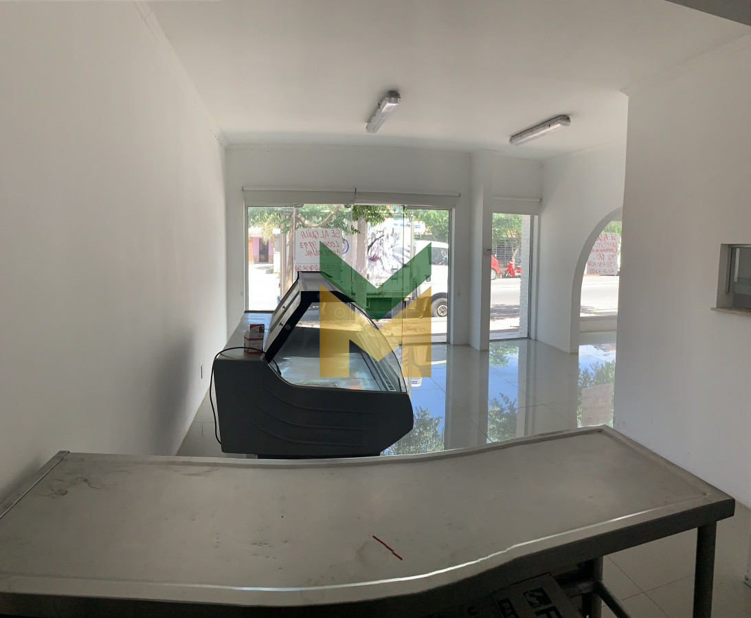 Local Comercial ID.1207 - Local comercial con cámara de frío, sobre Avenida a pasos del Centro de Maldonado