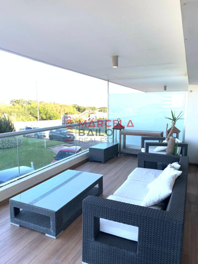 Apartamento en venta y alquiler, en frente a la playa Brava - BAI854A