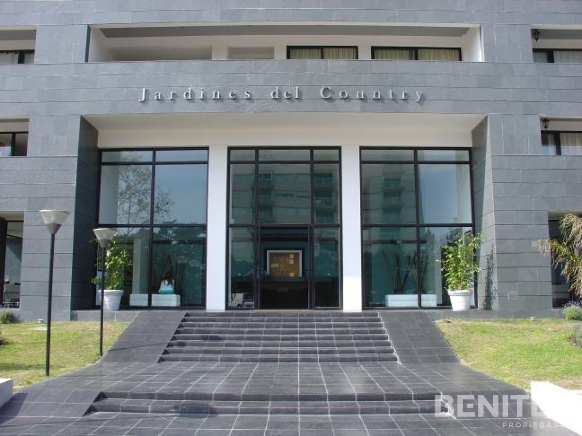 Apartamento ID.9372 - Venta sobre Avenida Roosevelt, Oportunidad!