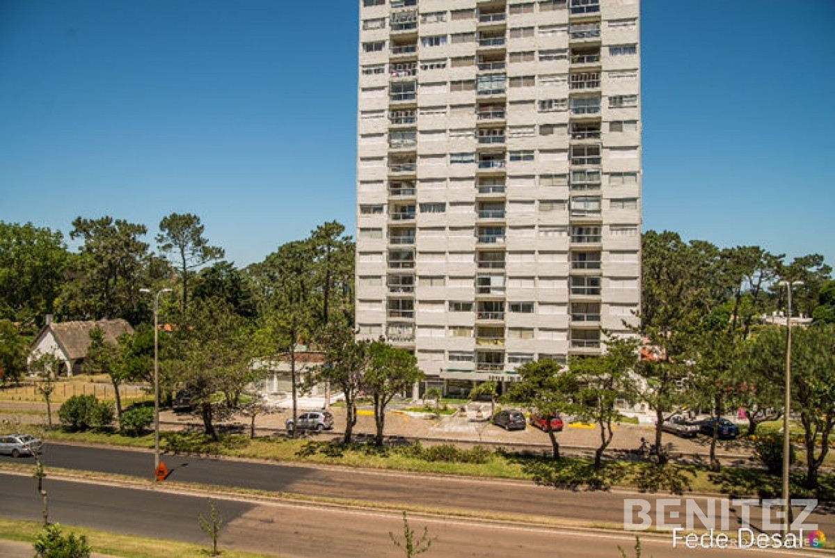 Apartamento ID.9372 - Venta sobre Avenida Roosevelt, Oportunidad!