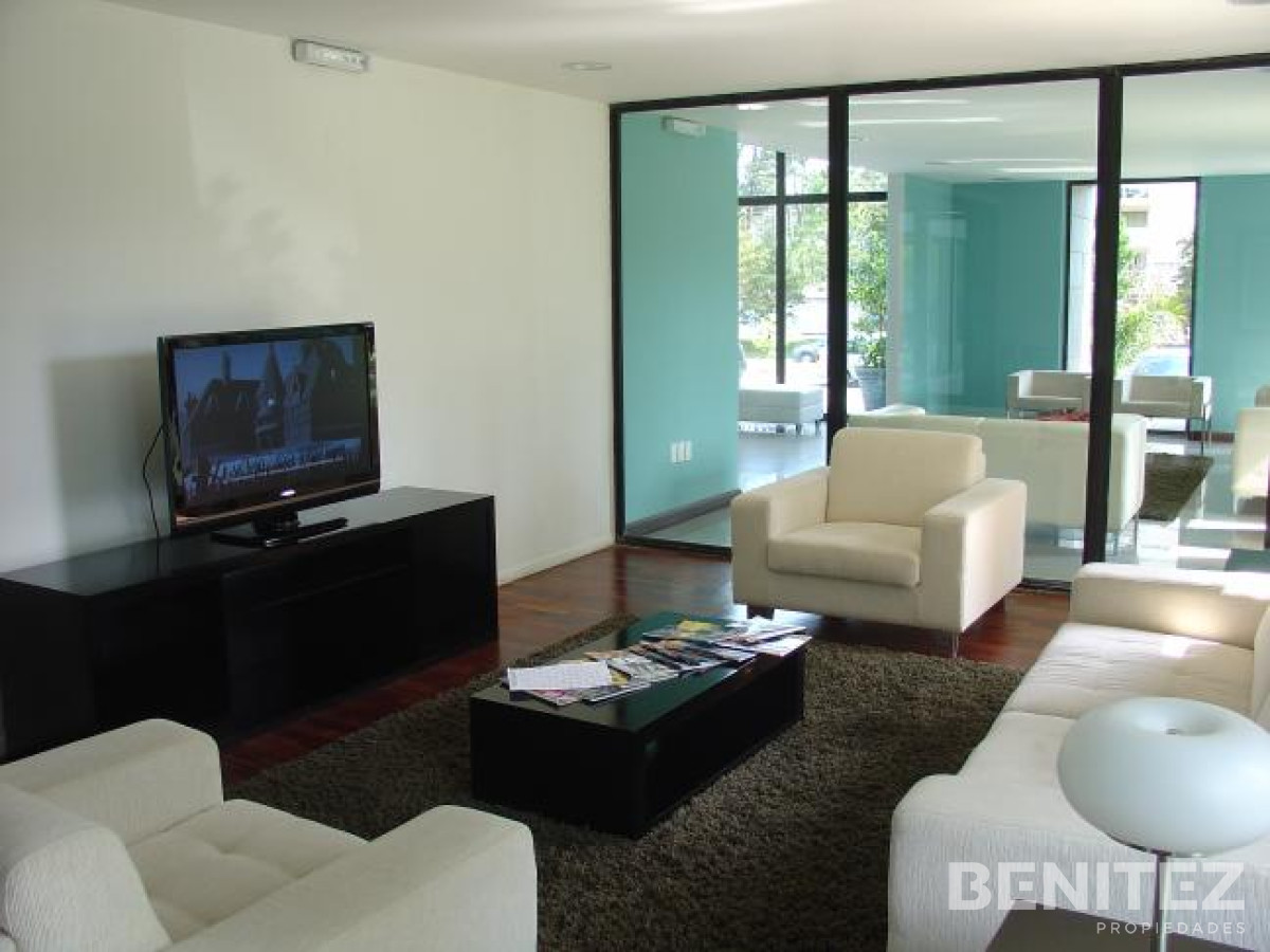 Apartamento ID.9372 - Venta sobre Avenida Roosevelt, Oportunidad!