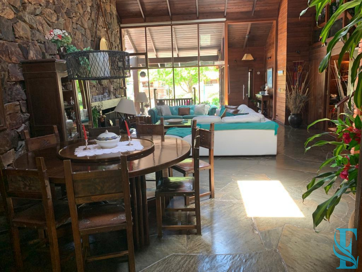 Casa ID.196 - Casa en venta Avenida Roosevelt, Punta del Este 4 dormitorios .