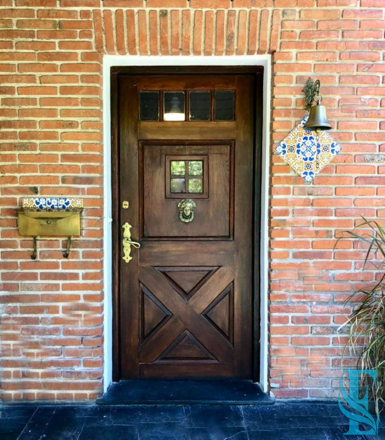 Casa ID.197 - Venta sobre playa Mansa, 4 dormitorios .