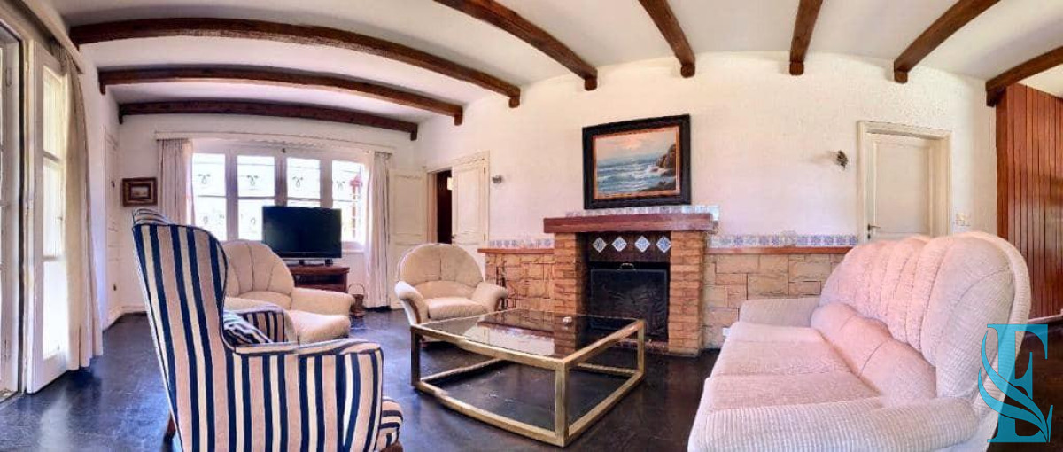 Casa ID.197 - Venta sobre playa Mansa, 4 dormitorios .
