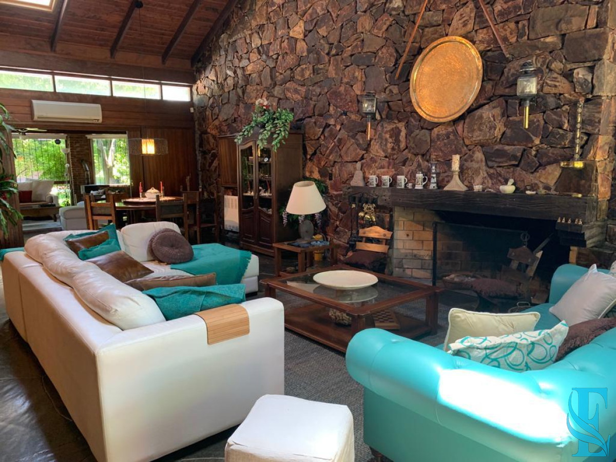 Casa ID.196 - Casa en venta Avenida Roosevelt, Punta del Este 4 dormitorios .