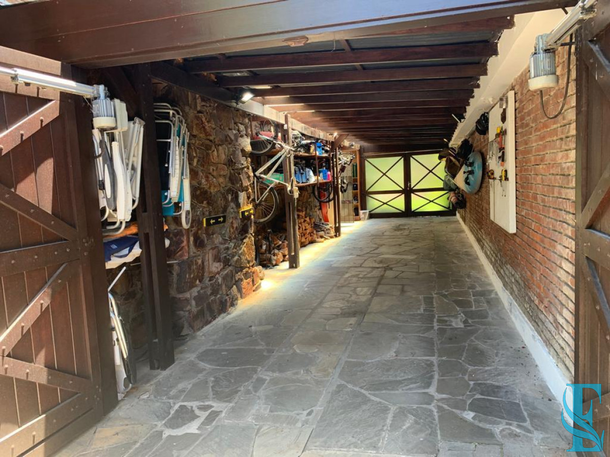 Casa ID.196 - Casa en venta Avenida Roosevelt, Punta del Este 4 dormitorios .