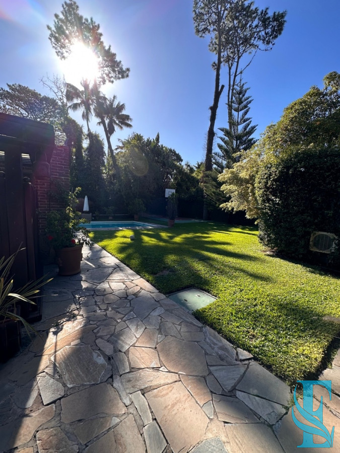 Casa ID.196 - Casa en venta Avenida Roosevelt, Punta del Este 4 dormitorios .
