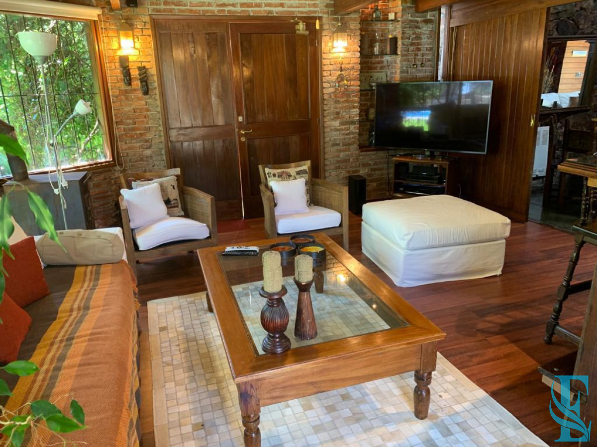 Casa ID.196 - Casa en venta Avenida Roosevelt, Punta del Este 4 dormitorios .
