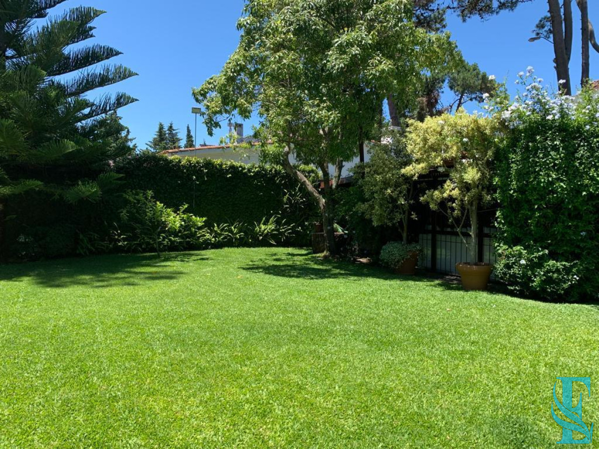 Casa ID.196 - Casa en venta Avenida Roosevelt, Punta del Este 4 dormitorios .
