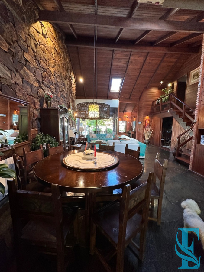 Casa ID.196 - Casa en venta Avenida Roosevelt, Punta del Este 4 dormitorios .