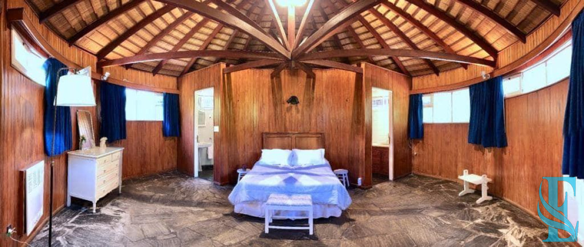 Casa ID.197 - Venta sobre playa Mansa, 4 dormitorios .