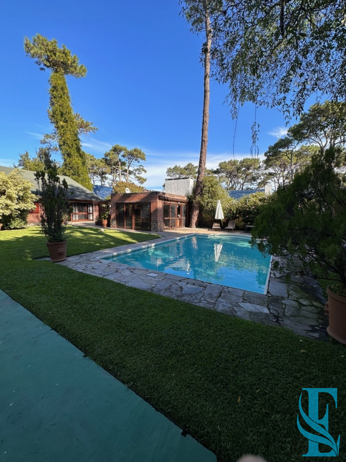 Casa ID.196 - Casa en venta Avenida Roosevelt, Punta del Este 4 dormitorios .