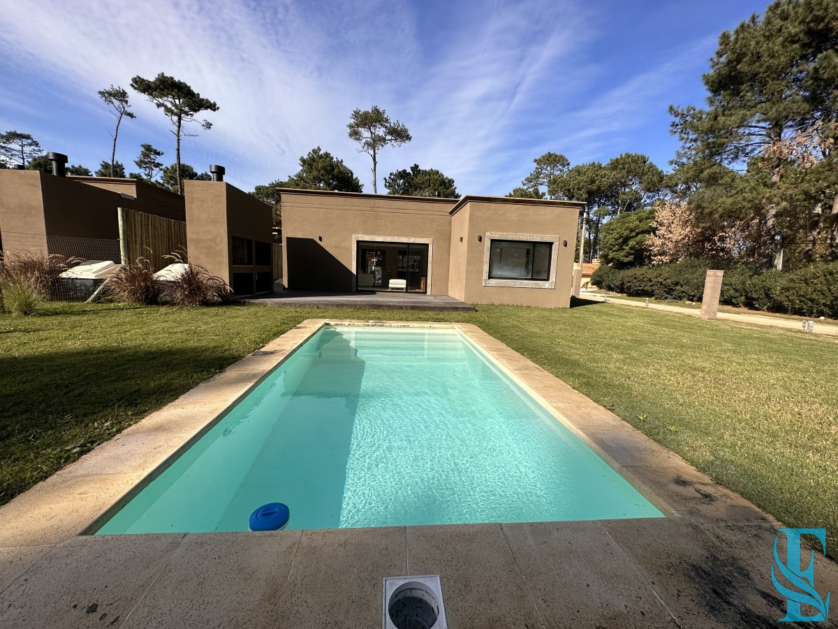 Casa ID.195 - Bosques del Mar  Barrio Privado  Parque Burnett