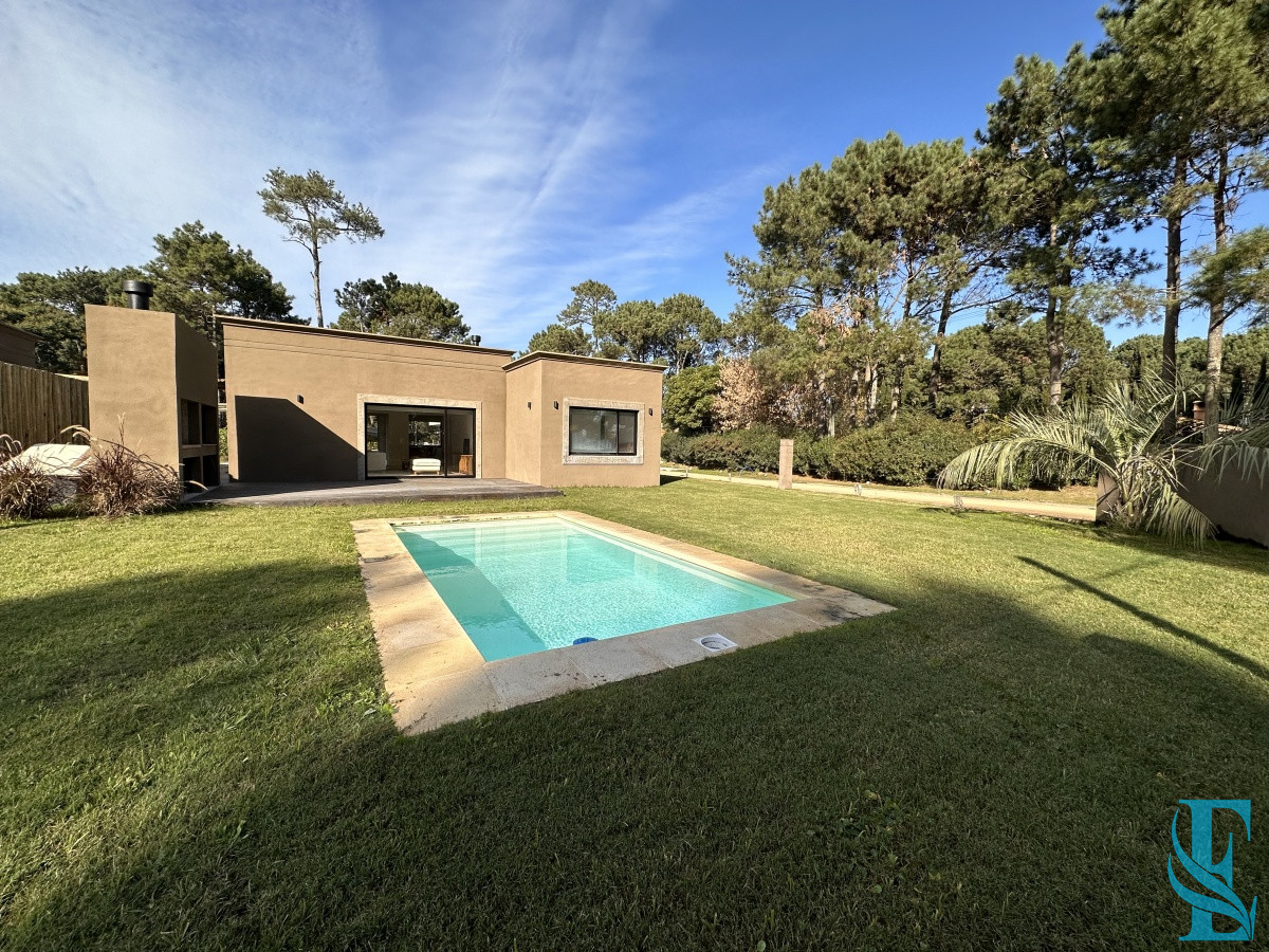 Casa ID.195 - Bosques del Mar  Barrio Privado  Parque Burnett