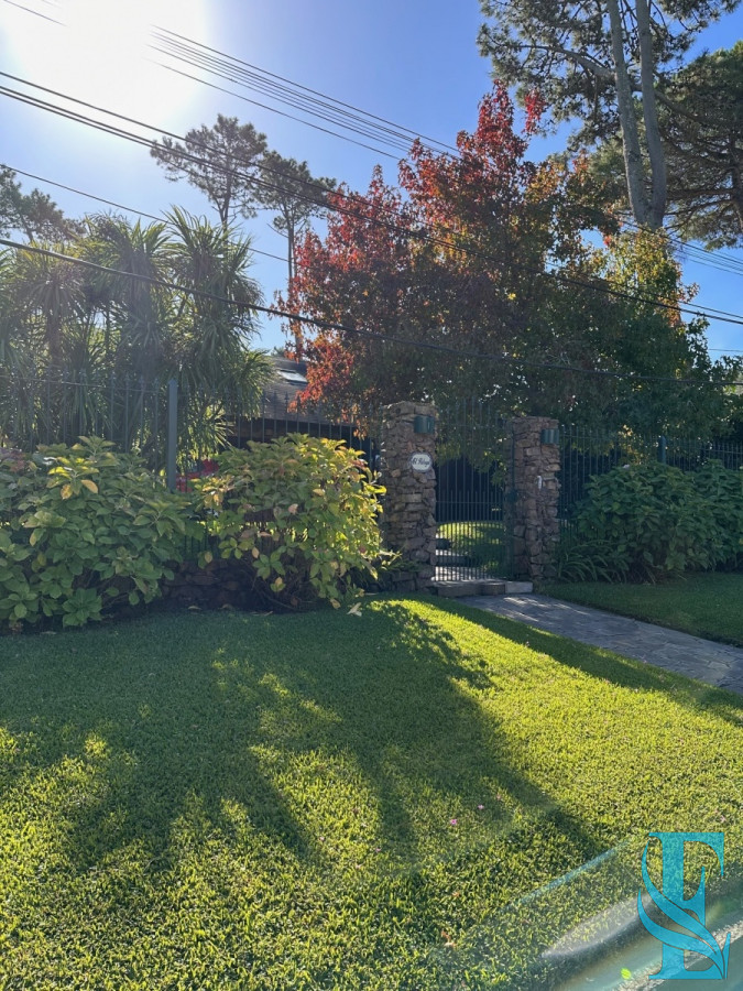 Casa ID.196 - Casa en venta Avenida Roosevelt, Punta del Este 4 dormitorios .