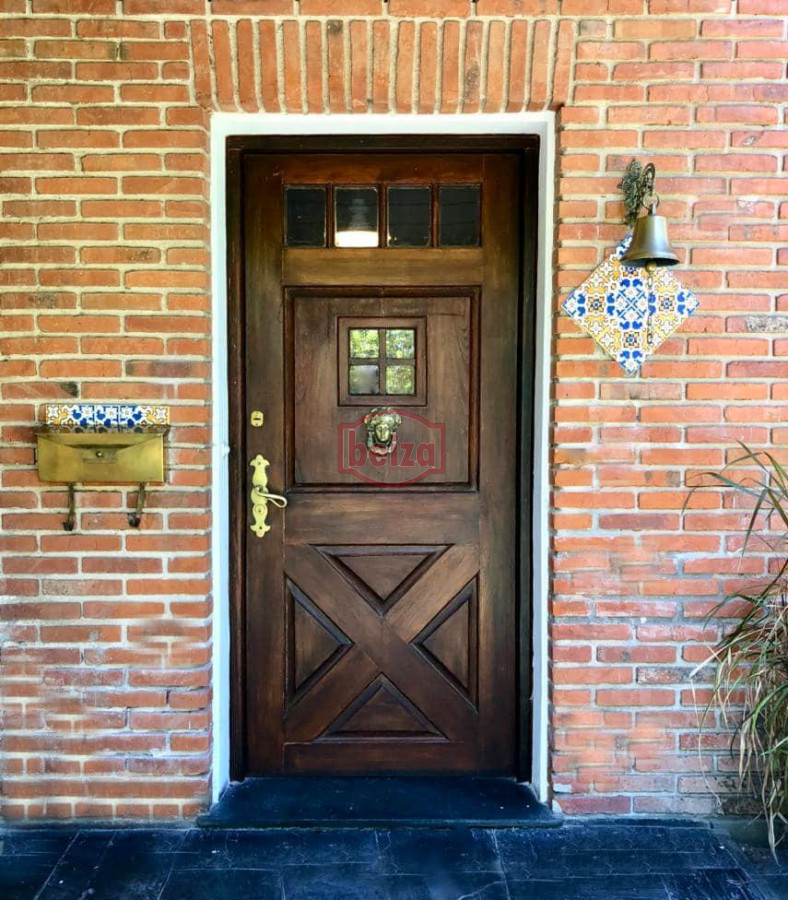 Casa ID.165874 - Venta sobre playa Mansa, 4 dormitorios .