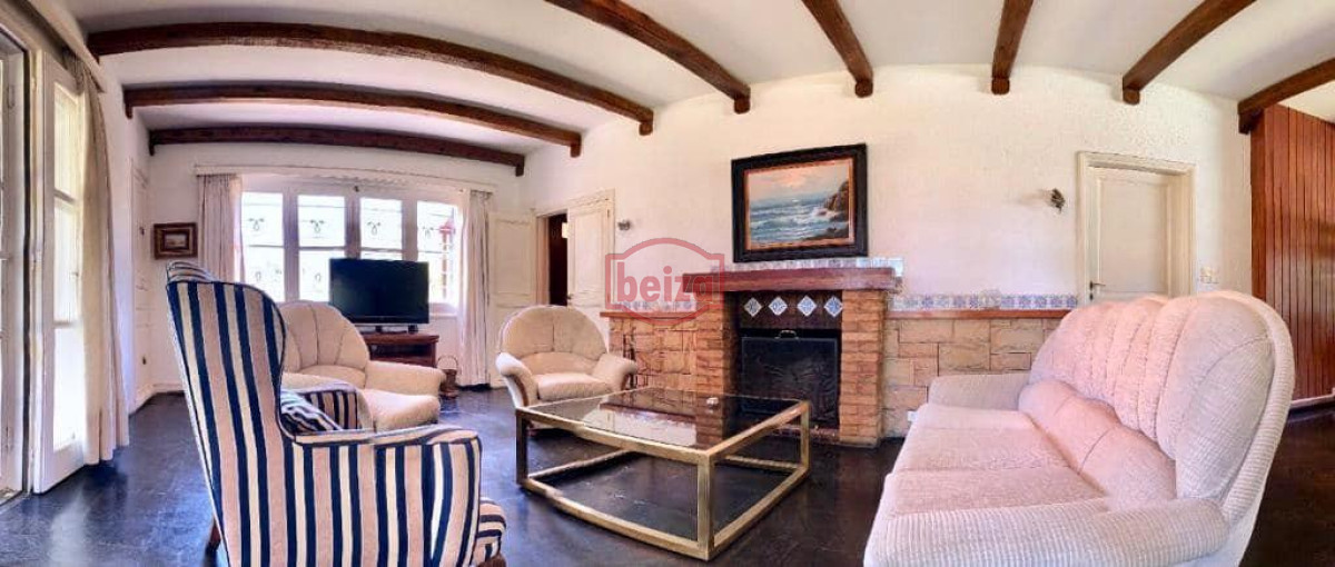 Casa ID.165874 - Venta sobre playa Mansa, 4 dormitorios .
