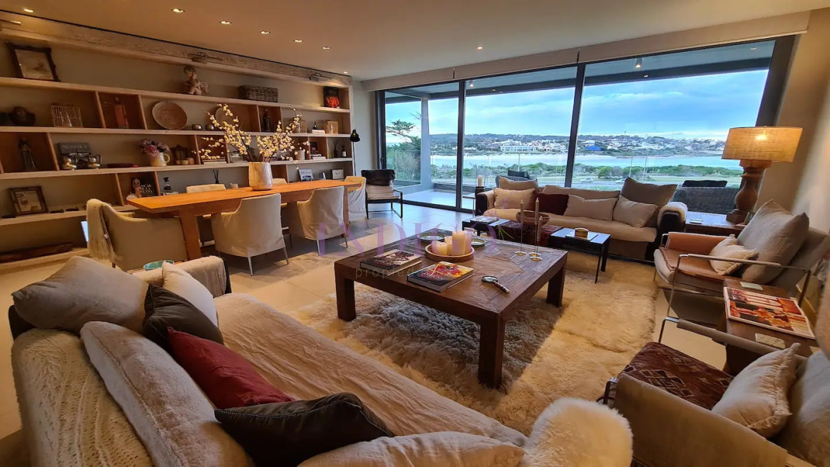 Apartamento Ref.939 - Venta y Alquiler de Apartamento 4 dormitorios, Punta del Este, Uruguay