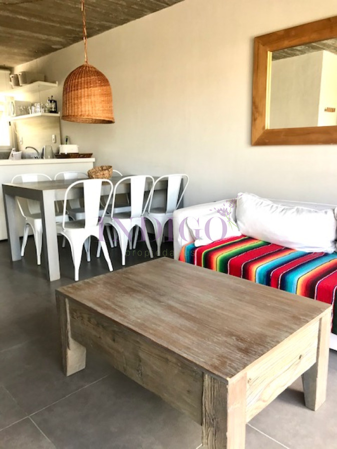 Alquiler en Manantiales, 3 cuartos con parrilla.