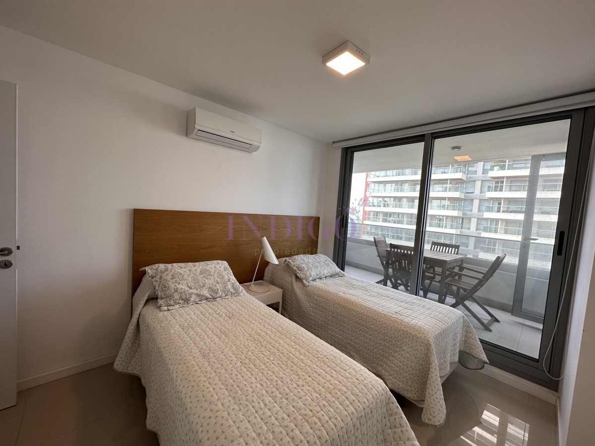Apartamento Ref.754 - Departamento en Playa Brava, 2 dormitorios, piscina.