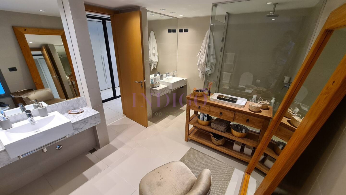 Apartamento Ref.939 - Venta y Alquiler de Apartamento 4 dormitorios, Punta del Este, Uruguay