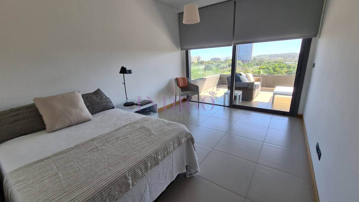 Apartamento Ref.939 - Venta y Alquiler de Apartamento 4 dormitorios, Punta del Este, Uruguay