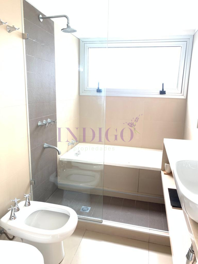 Apartamento Ref.25 - Apartamento en venta y alquiler, enfrente a la playa Brava