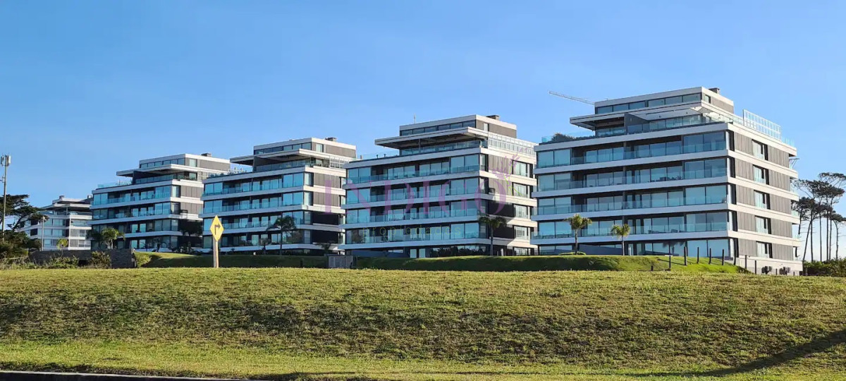 Apartamento Ref.939 - Venta y Alquiler de Apartamento 4 dormitorios, Punta del Este, Uruguay