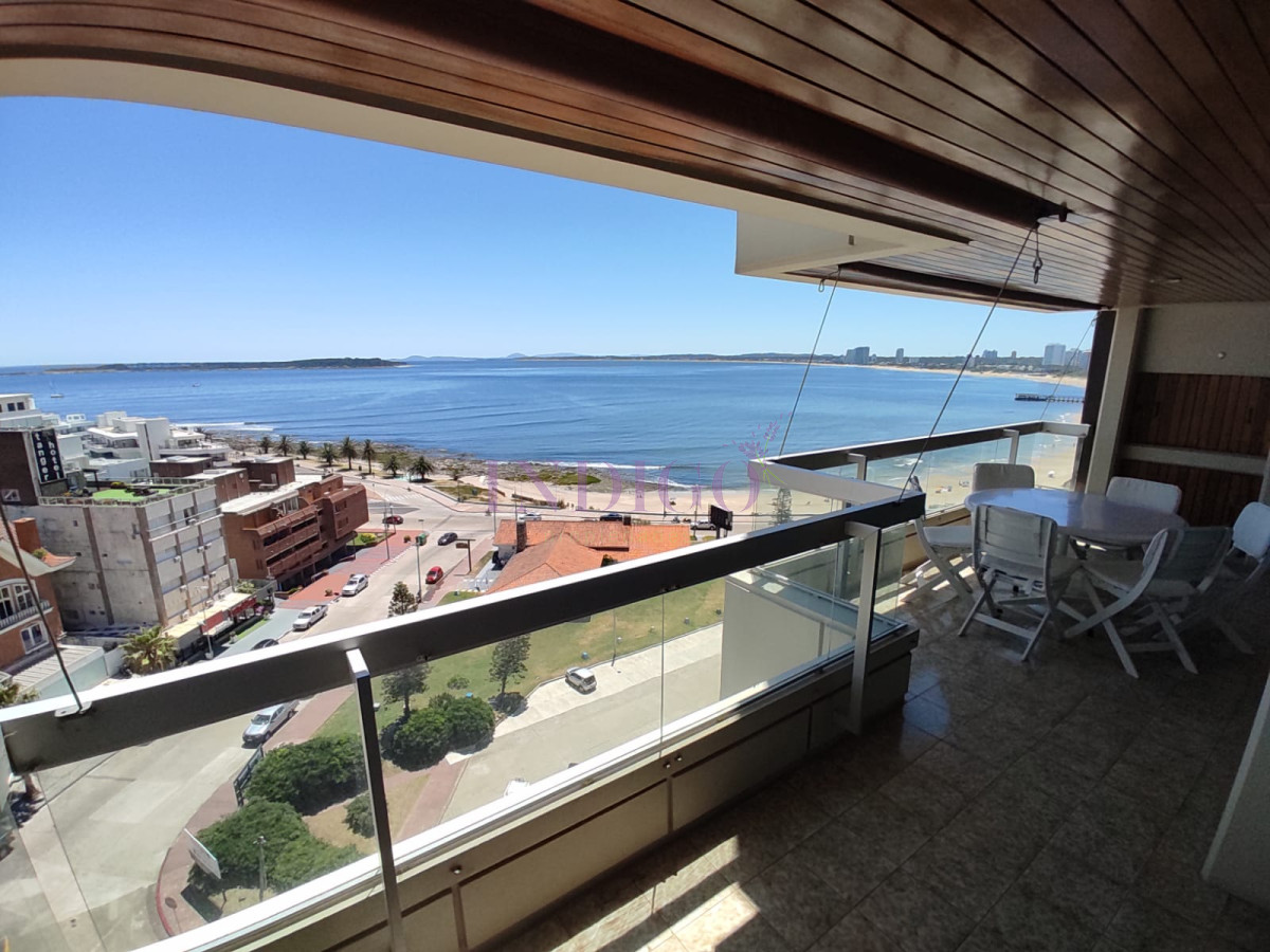En venta, Peninsula, vista al mansa, 3 dormitorios y serv.