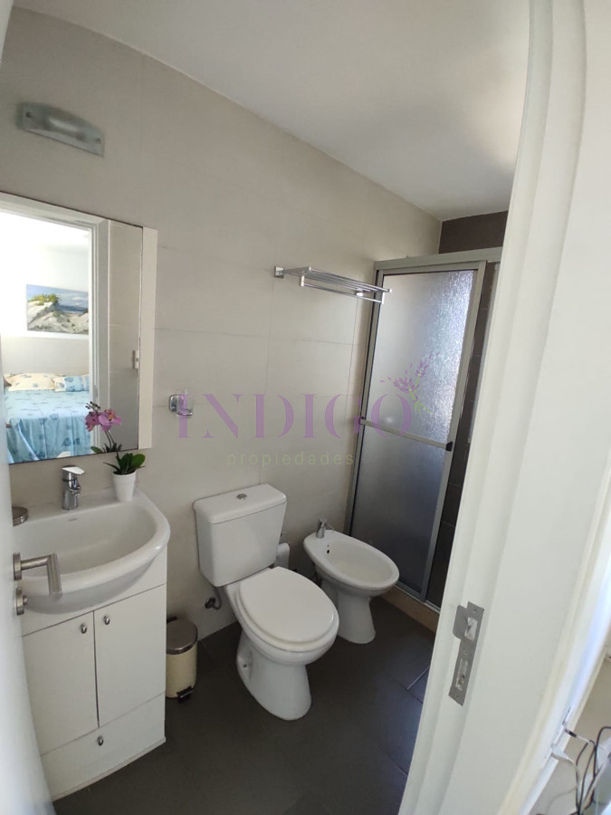 Apartamento Ref.720 - Hermoso Pent-House en la Península, 2 dormitorios 2 baños con parrillero