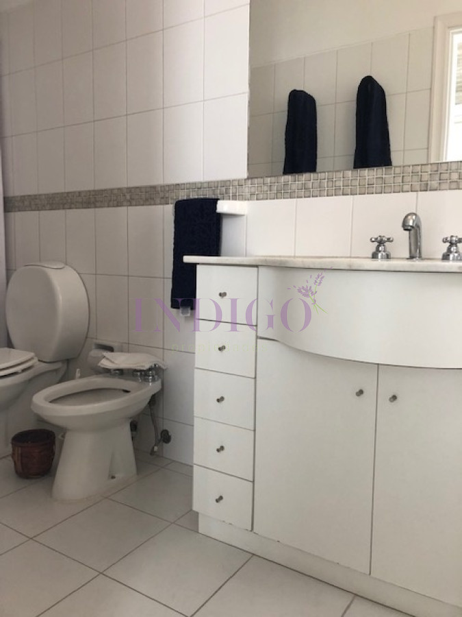 Apartamento Ref.446 - Departamento en La Barra en alquiler casi sobre el mar.