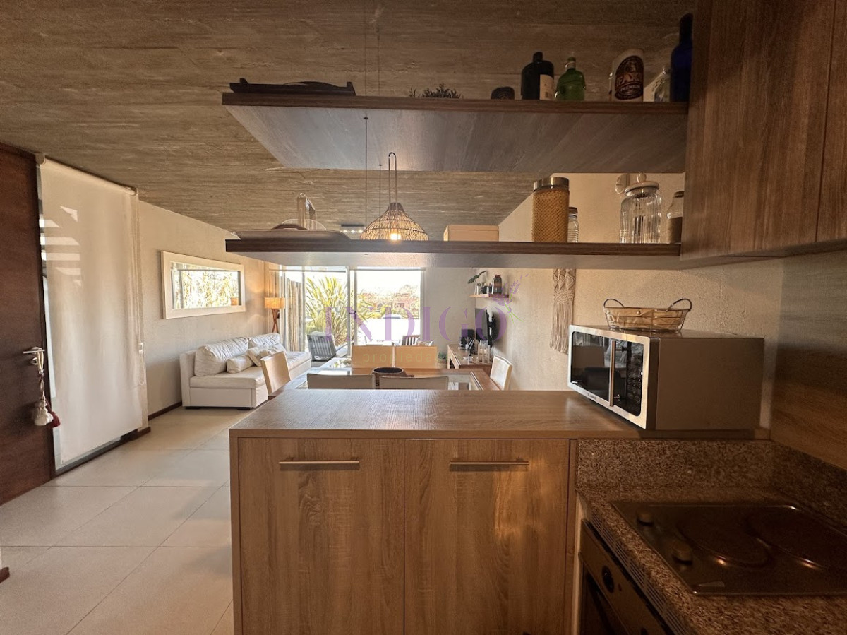 Apartamento Ref.494 - Departamento en alquiler en Manantiales, a pasitos de playa Bikini.