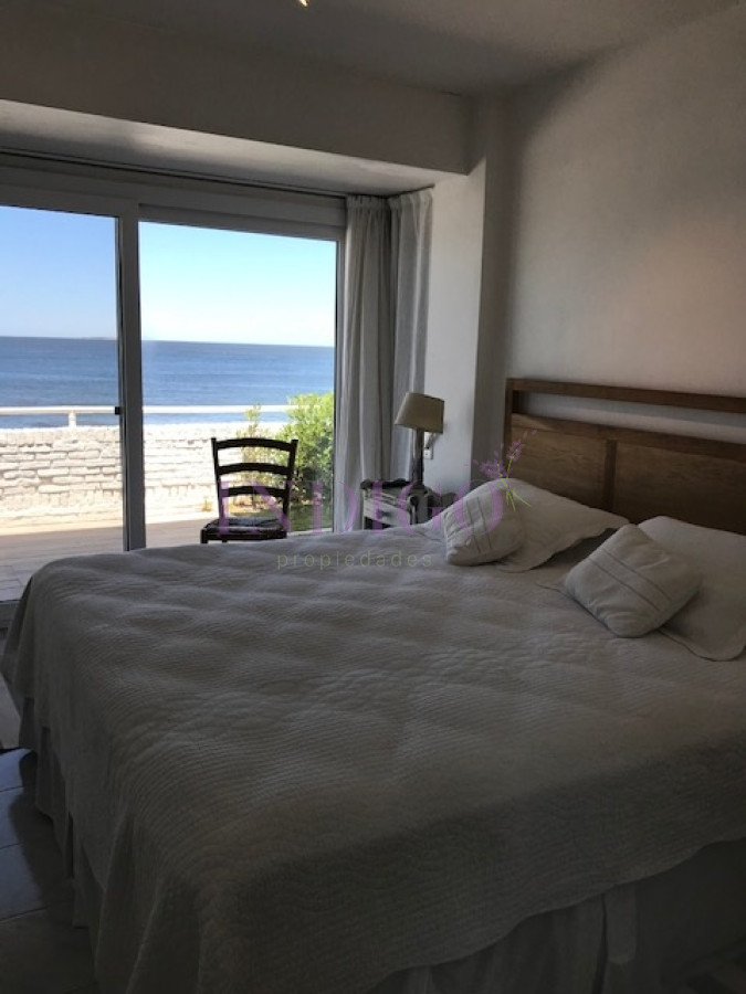 Apartamento Ref.506 - Alquiler frente al mar, 3 cuartos mas dependencia de servicio y parrillero.