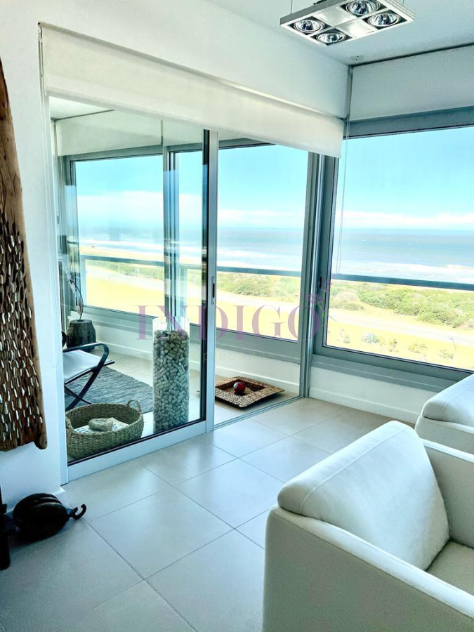 Apartamento Ref.116 - Torre Le Parc está ubicada en Rambla Lorenzo Batlle Pacheco y Av. Roosevelt, en primera línea frente al mar.