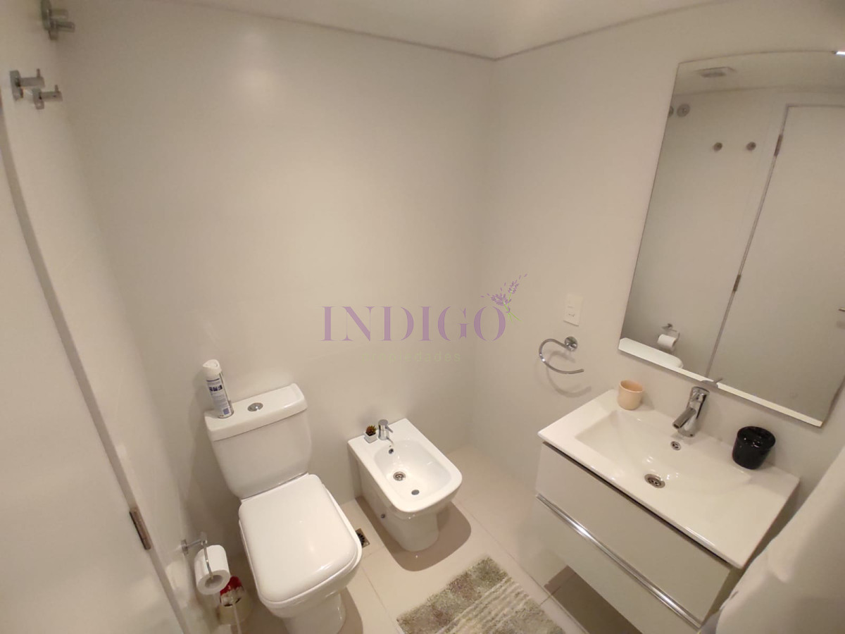 Apartamento Ref.755 - En venta y alquiler, playa Brava